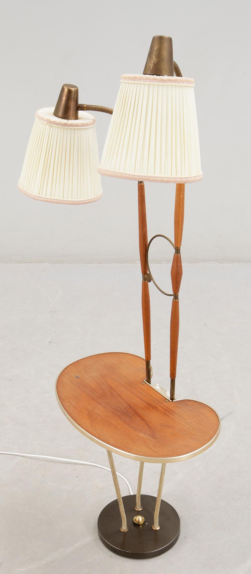 GOLVLAMPA, omkring 1900-talets mitt.