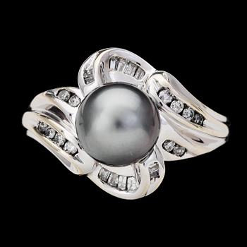 RING, cultured Tahitipearl, 8,5 mm, and brilliant and baguette cut diamonds, tot. 0.25 cts.