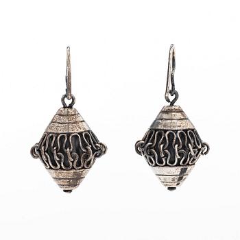 Kalevala Koru, korvakorut, hopeaa.