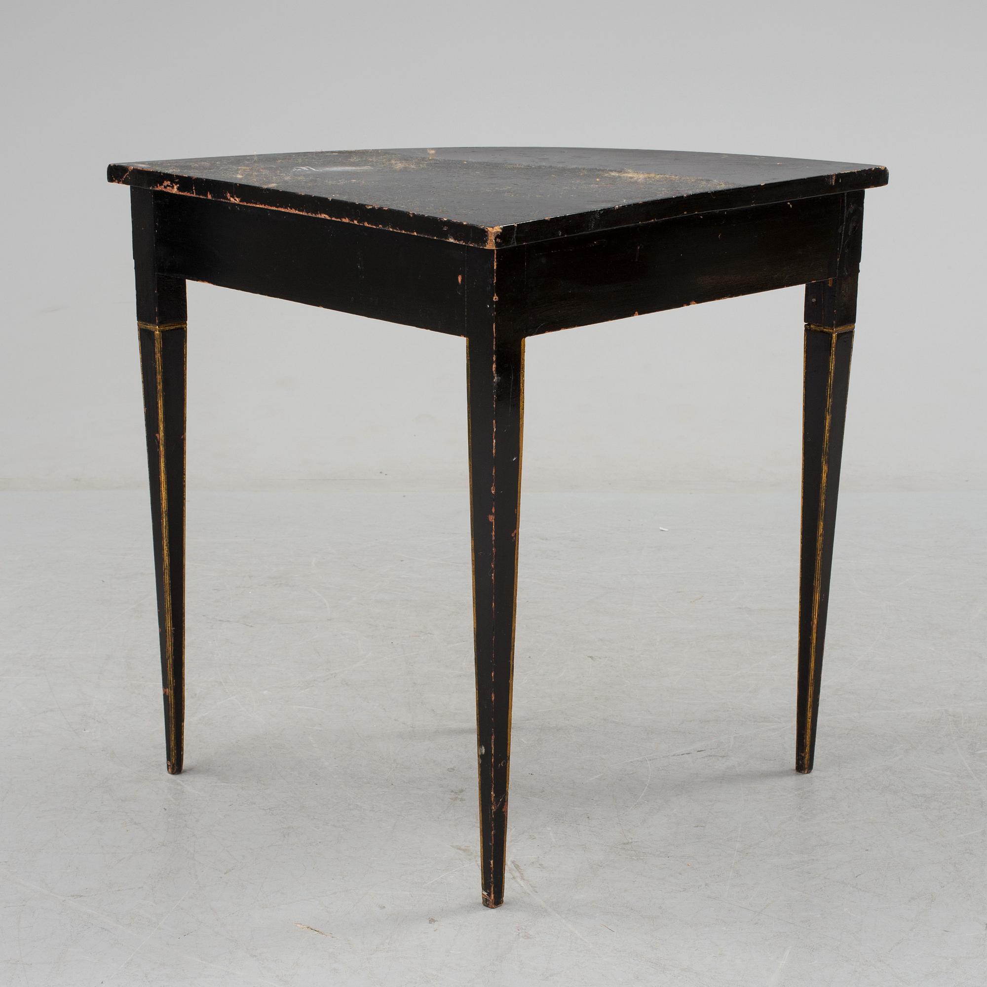 HÖRNBORD, gustavianskt, omkring år 1800.