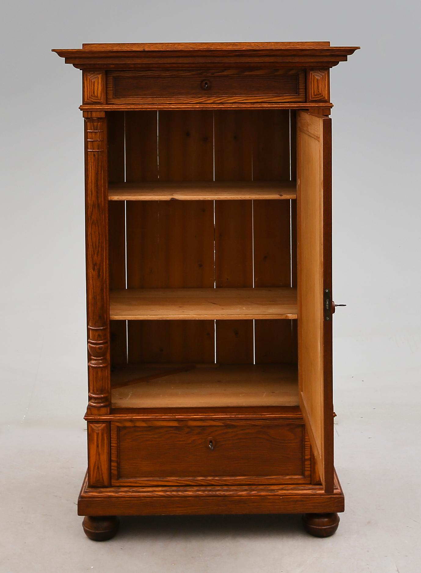 SKÅP, omkring år 1900.