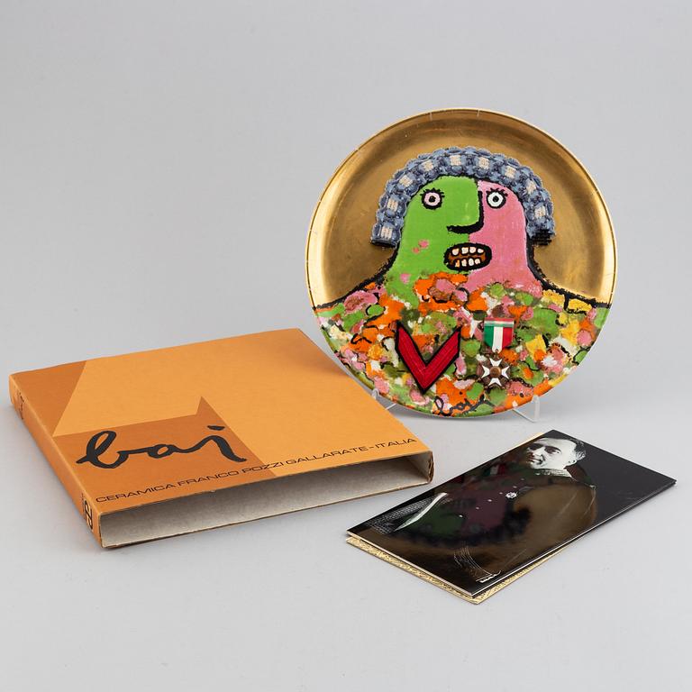 Enrico Baj, A porcelain plate with garter and medals, "L'Ultimo dei Generali", Ceramica Franco Pozzi, number 649/3000.