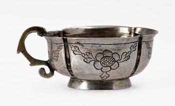 VODKAKOPP, silver, Ryssland, 1700-tal. Vikt ca 26 gram.