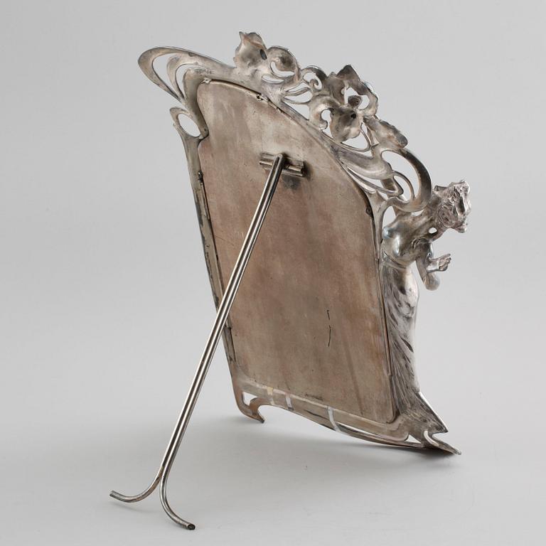 A jugend table mirror in electroplated nickel silver, made in the beginning of the 20th century.