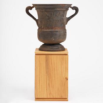 A cast-iron garden urn from Hellefors styckebruk, dated 1791.