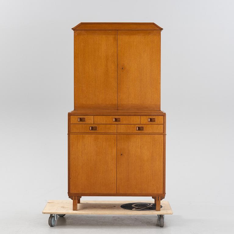 Carl Malmsten, a 'Mittens Rike' mahogany veneered cabinet, Åfors Möbelfabrik, Blomstermåla, dated 1957.