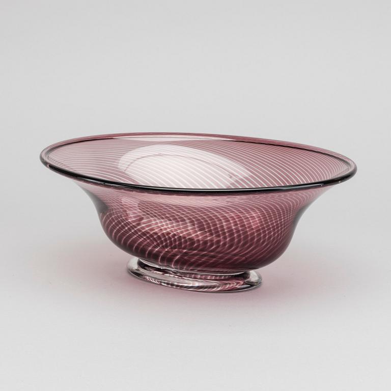 AN EDWARD HALD ORREFORS GLASS BOWL, signed Orrefors Sweden 1945 Sgraal no 640 Hald.