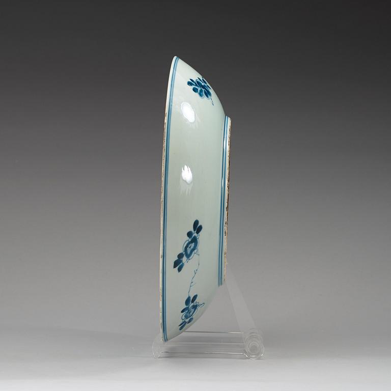 A blue and white charger, Kangxi (1664-1722).