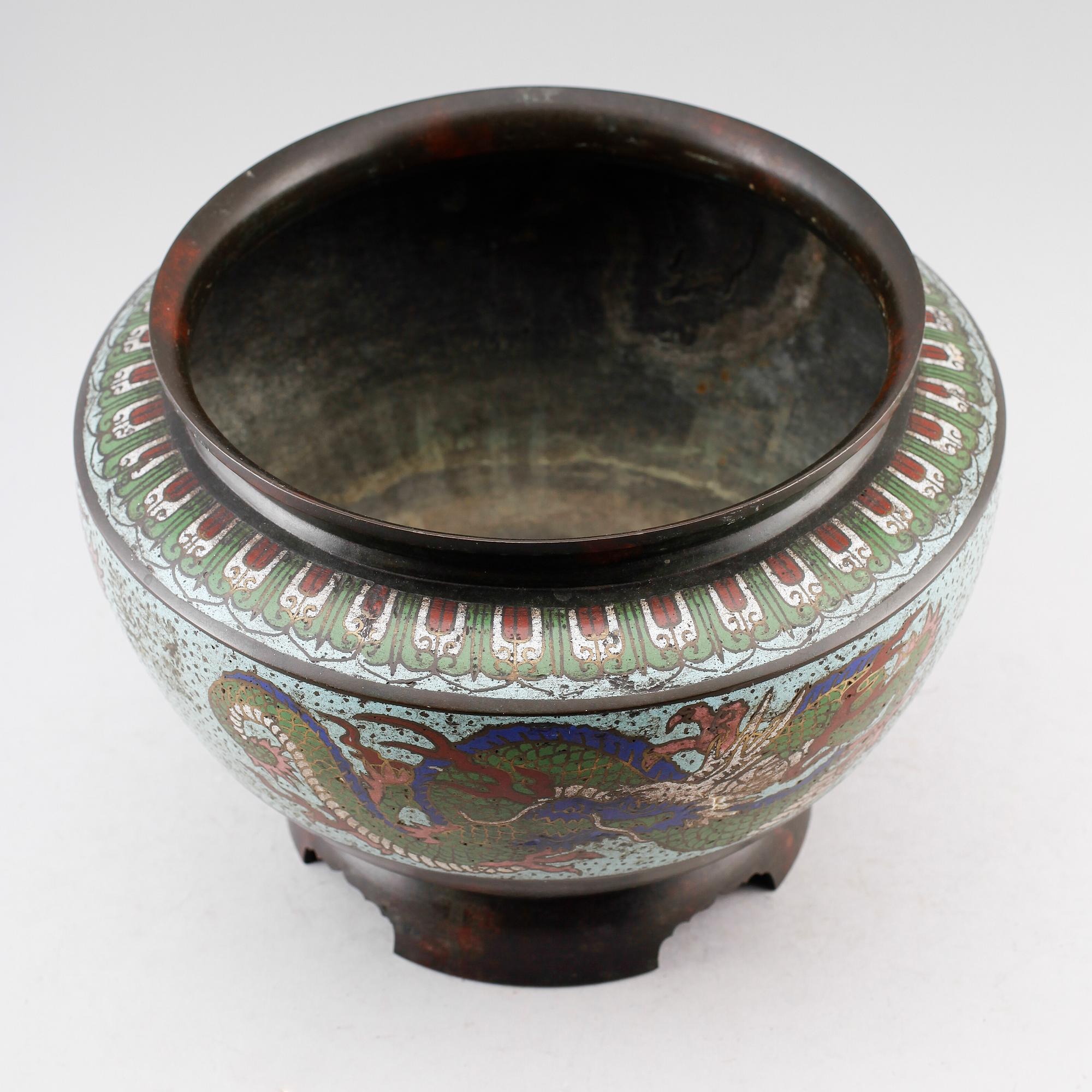 URNA, mässing, champlevé, Japan, 1900-talets första hälft.