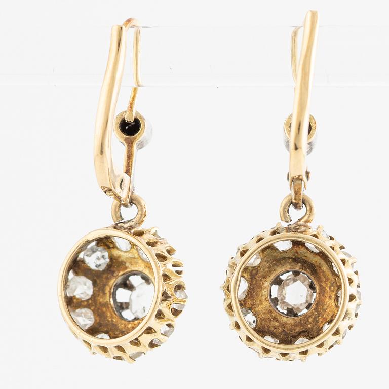 Earrings, a pair, 18K gold with rose-cut diamonds.