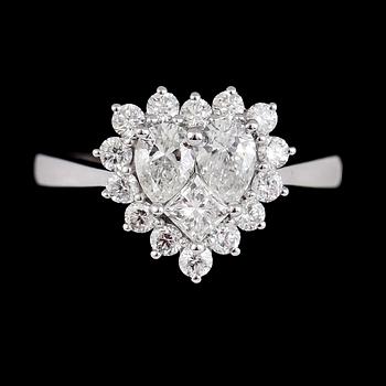 RING, 18K vitguld, diamanter tot ca 1.37 ct. Vikt ca 3 g.