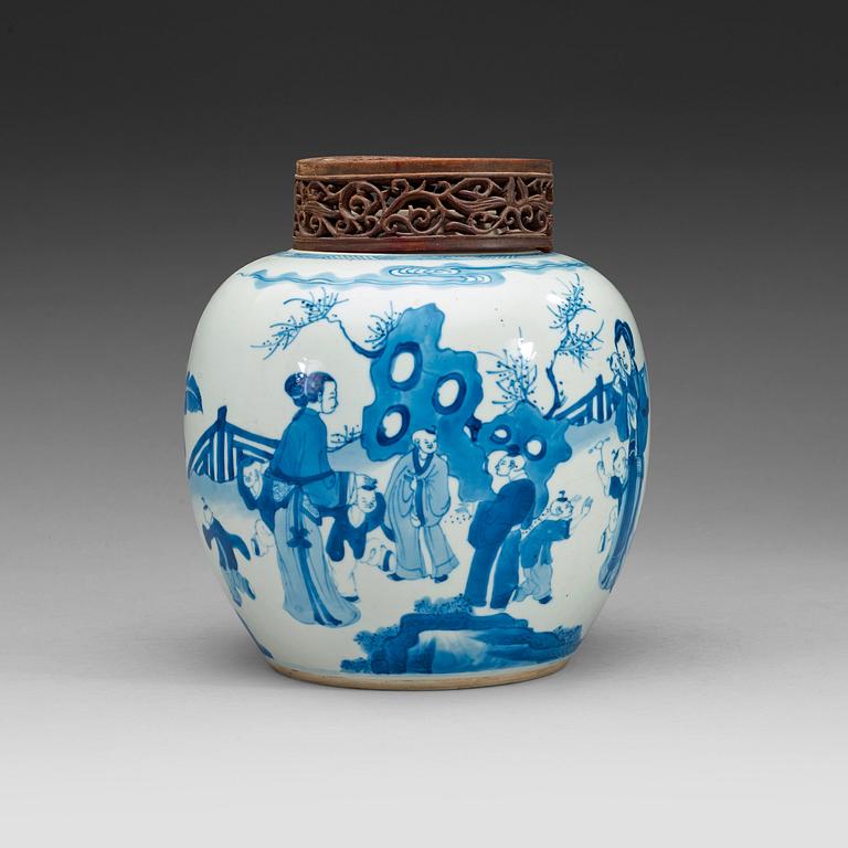 A blue and white jar, Qing dynasty, Kangxi (1662-1722).