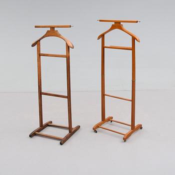 HERRBETJÄNTER, 2 st, en märkt FR, 1900-talets andra hälft.