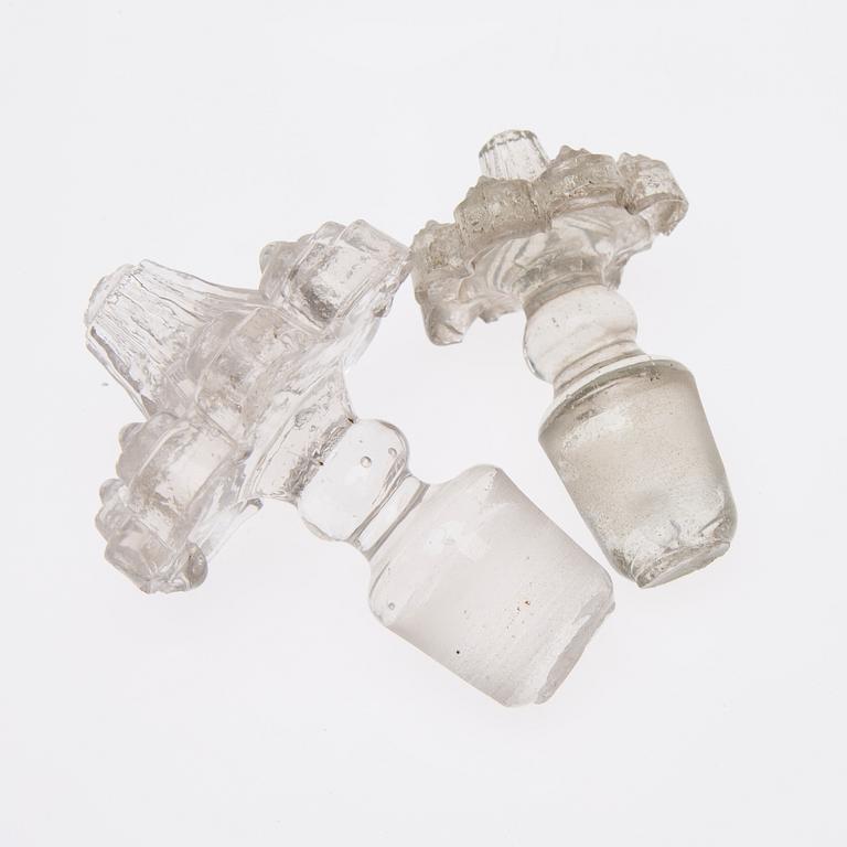 FLASKOR och KARAFFER, totalt 7 st, glas, 1800- och 1900-tal.