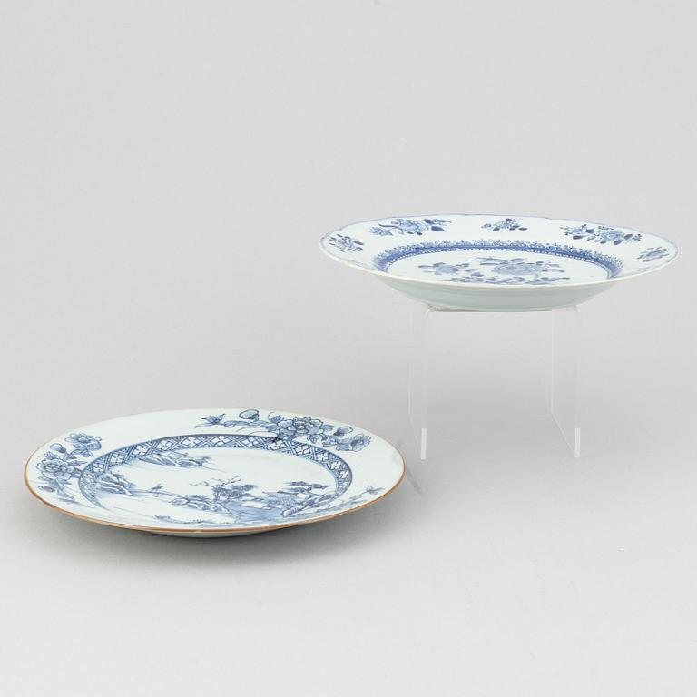 A set of four (2+2) blue and white dishes, Qing dynasty, Qianlong (1736-95).