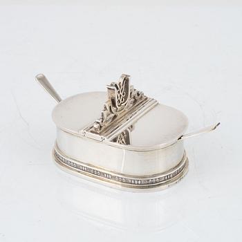double salt cellar with lid, sterling silver, Stockholm 1957. Two spoons, silver, Stockholm 1954.