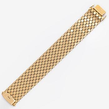 An Italian 18K gold bracelet.