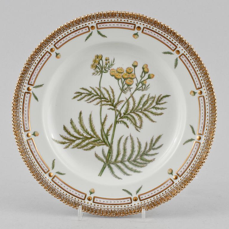 TALLRIK, porslin, "Flora Danica", Royal Copenhagen, 1900-talets andra hälft.