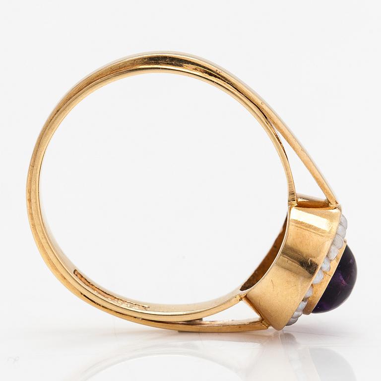 Ring, 18K guld, ametist och odlade pärlor. Heribert Engelbert, Stockholm 1956.