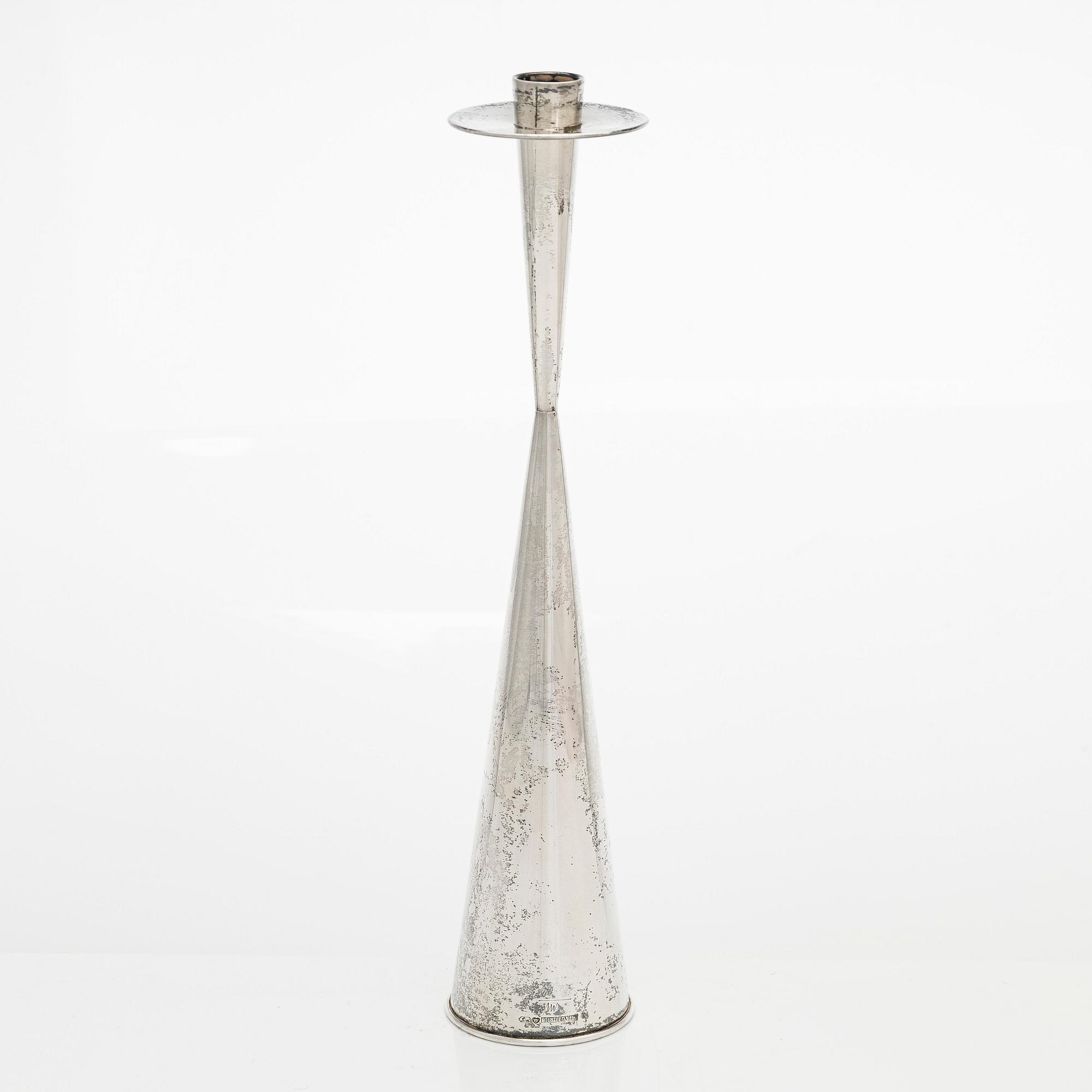 Tapio Wirkkala, kynttilänjalka, hopeaa, TW 189, Kultakeskus 1962.