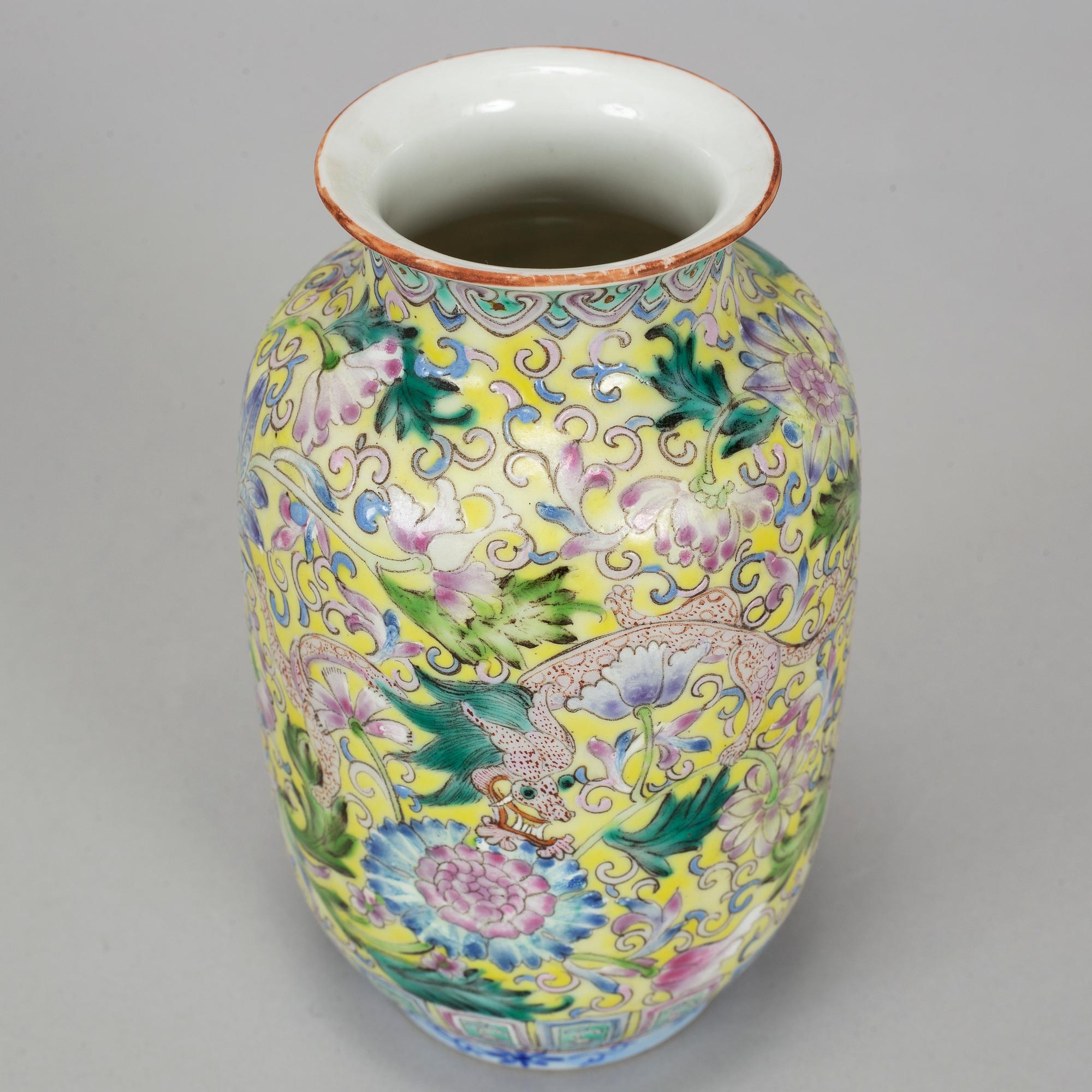 VAS, porslin, Kina, 1900-tal.