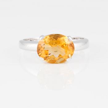 RING, 18K vitguld med fasettslipad citrin ca 2.40 ct, Italienska stämplar. Vikt 3,8 gram.