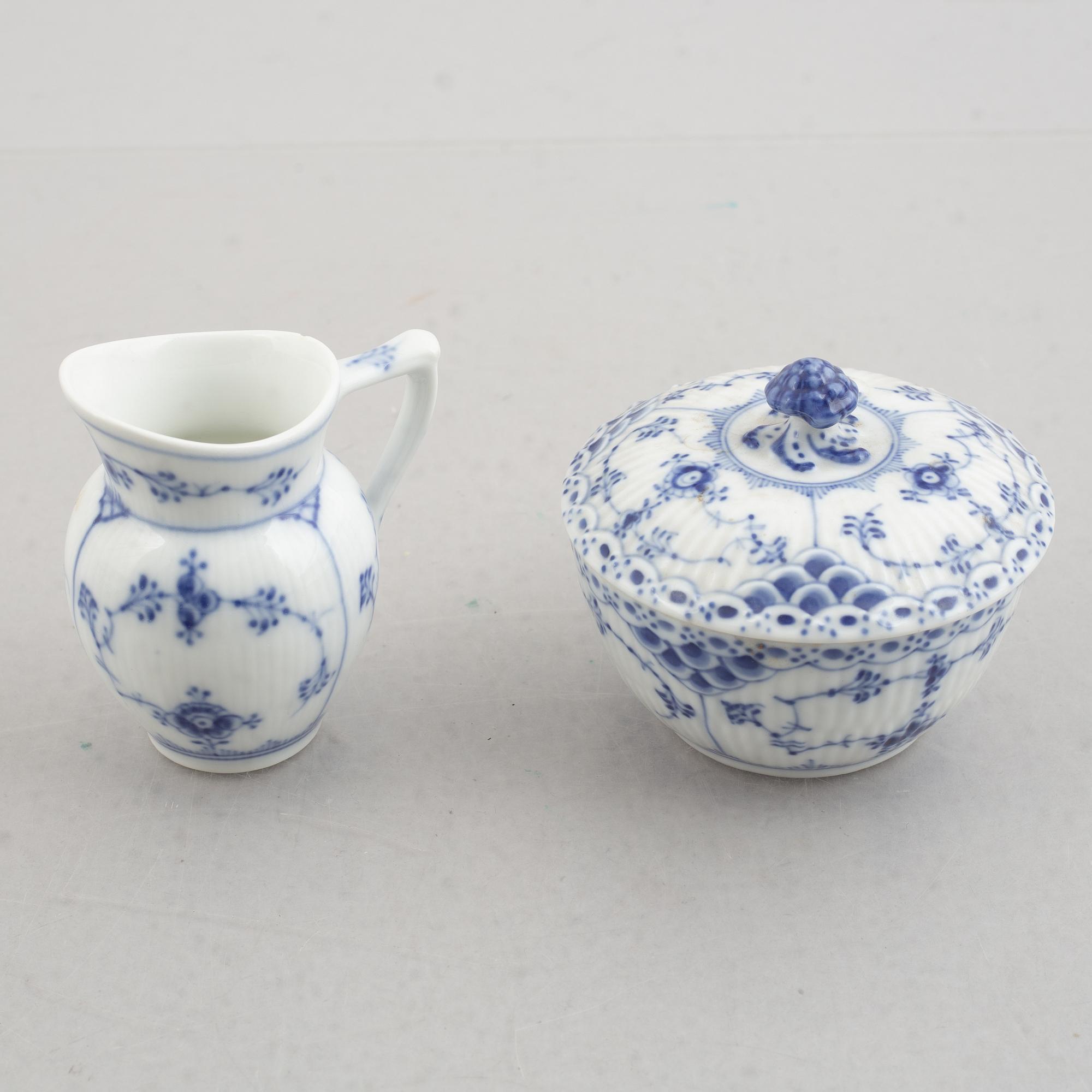 Royal Copenhagen, 17 pieces of a "Musselmalet" service, Denmark, varying dates of manufacture 1894-1960's.