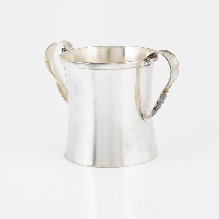 Jacob Ängman, bägare med hänklar, silver, GAB, Eskilstuna 1980.