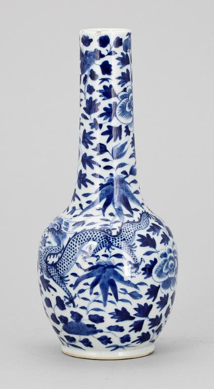 VAS, porslin, Kangxistil, Kina, 1800/1900-tal.