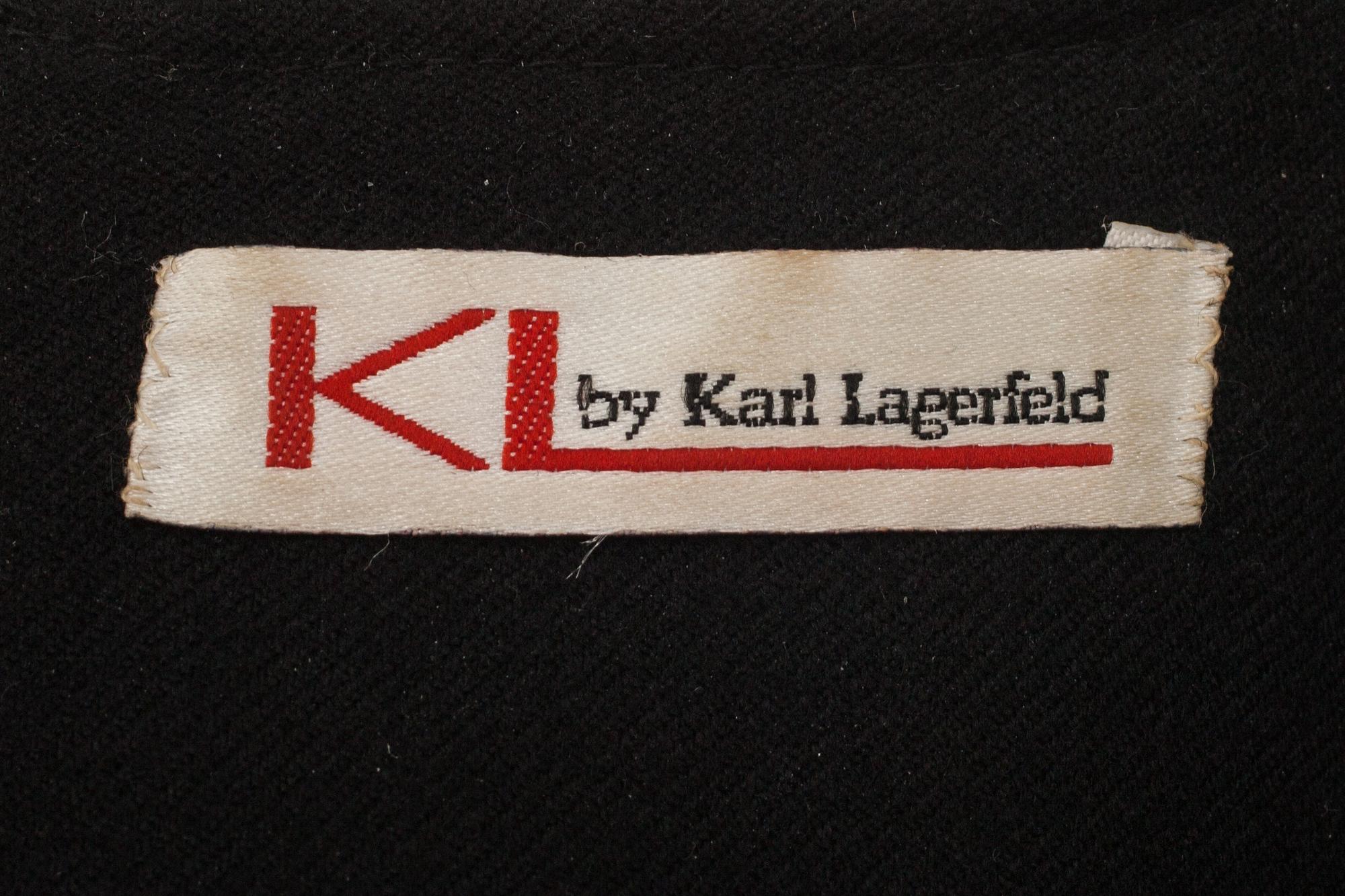 KLÄNNING, By Karl Lagerfeldt.