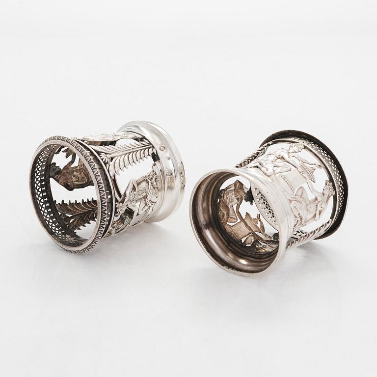 Bordssurtout samt ett par behållare, silver, Paris 1819-38. Empir.