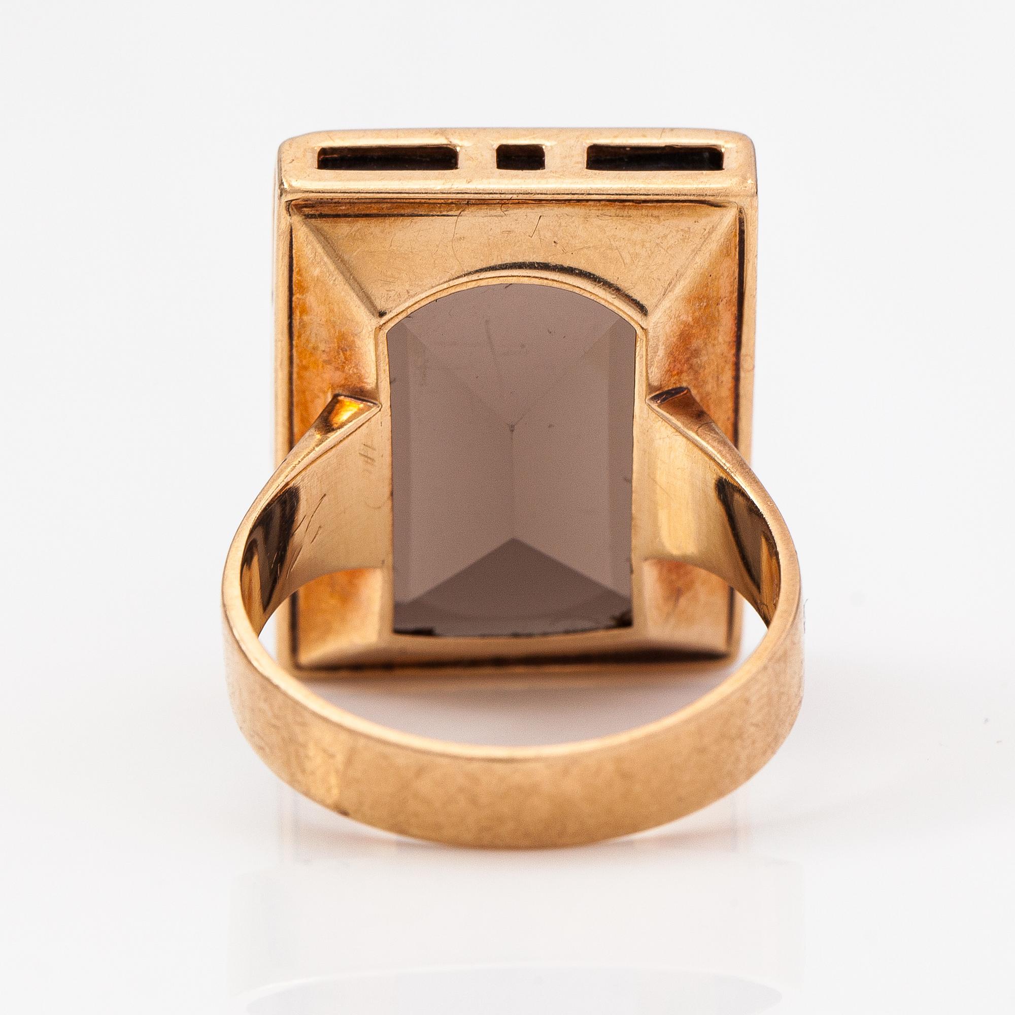 Bror Sundgren, Ring, 14K guld, rökkvarts. Westerback, Helsingfors 1963.