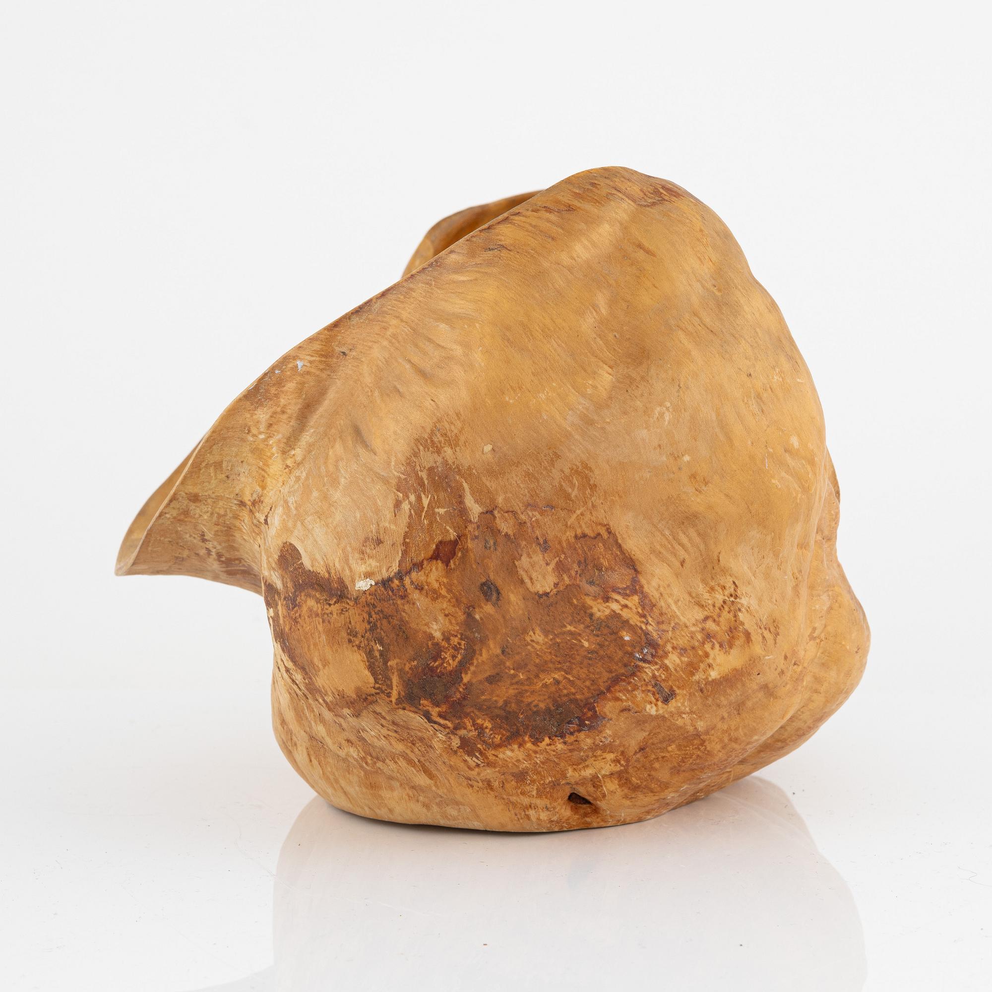 A burl bowl, signed, second half of the 20th Century.
