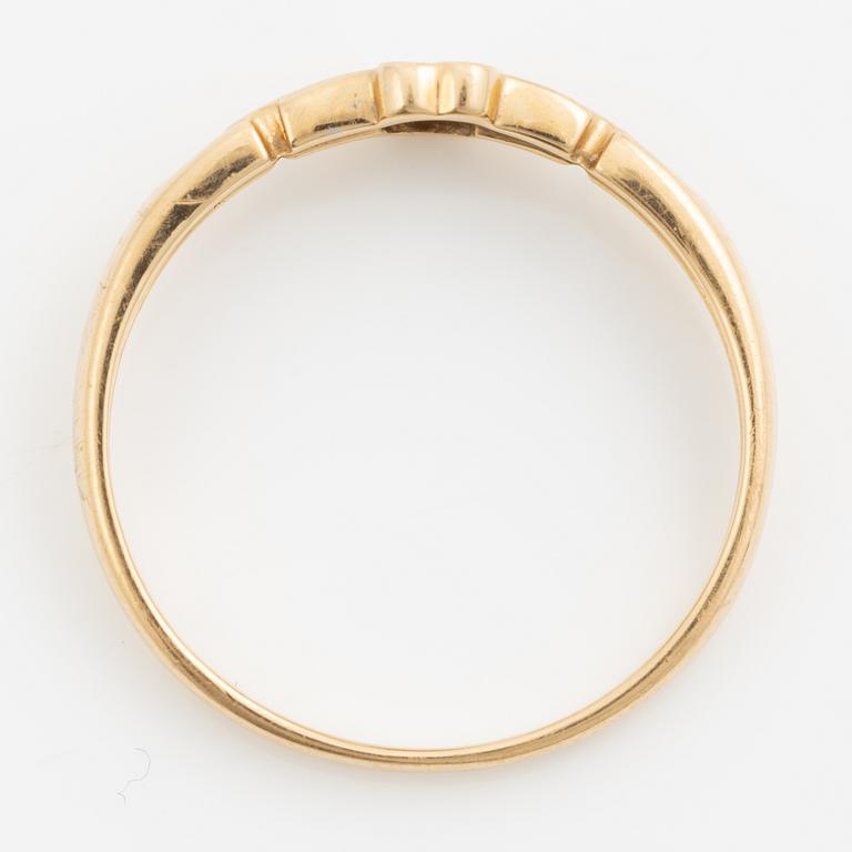 Ring 18K guld med små diamanter.