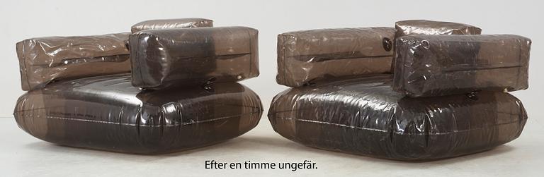 FÅTÖLJER, ett par, "Chester" från kollektionen "Aerospace", Quasar Khanh, formgivna 1968.