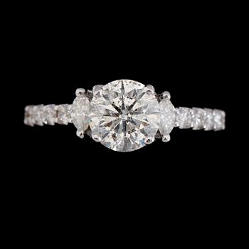 RING, 18K vitguld, diamanter tot ca 1.54 ct.