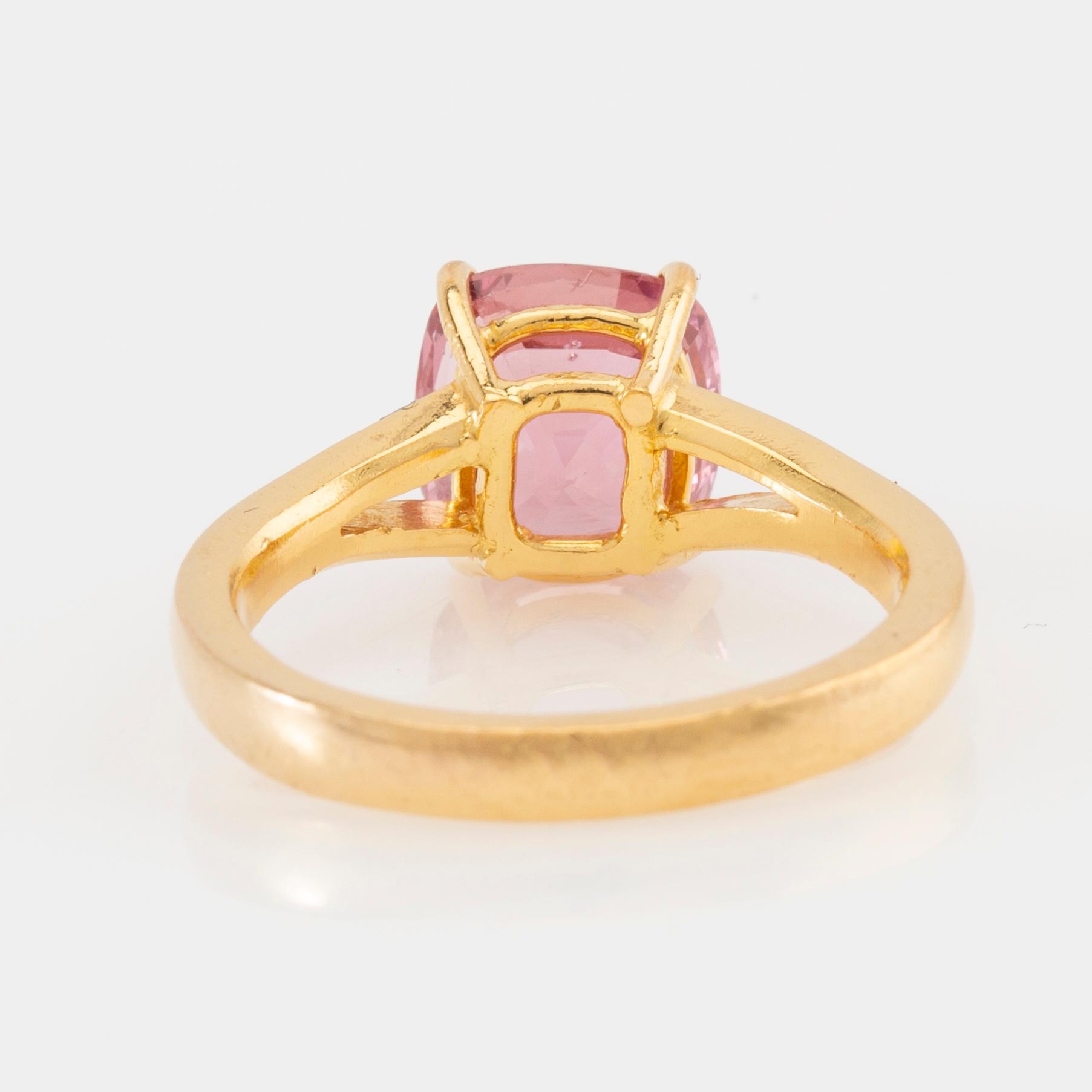 Ring 22K gold with a faceted pink spinel.