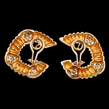 ÖRHÄNGEN, 1 par, 14 k guld, med briljantslipade diamanter. Total vikt ca 20,5 gram.