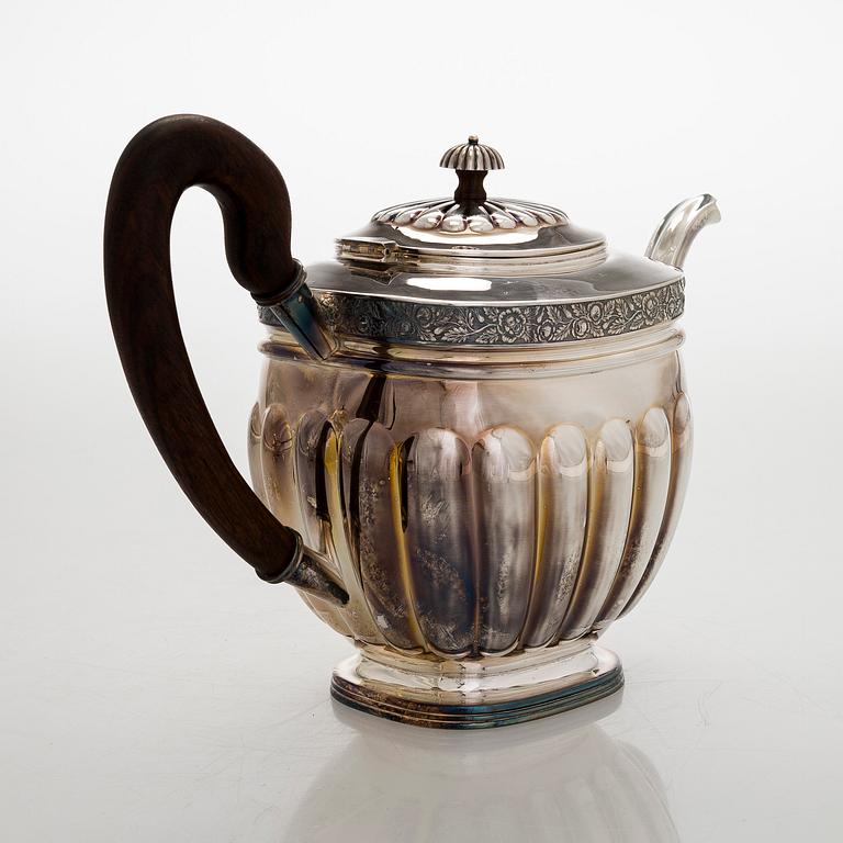 Coffee service, three parts, silver, Kultakeskus Oy, Hämeenlinna 1968-1980.