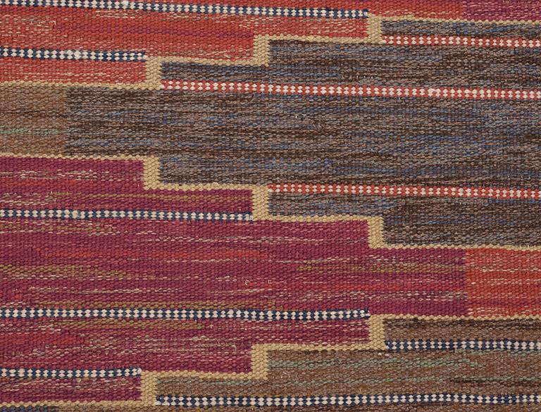 CARPET. "Bruna heden". Flat weave (rölakan). 350,5 x 259,5 cm. Signed MMF.