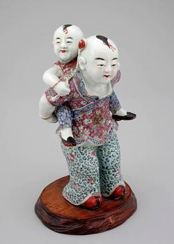 FIGUR, porslin, Kina, 1900-talets första hälft.