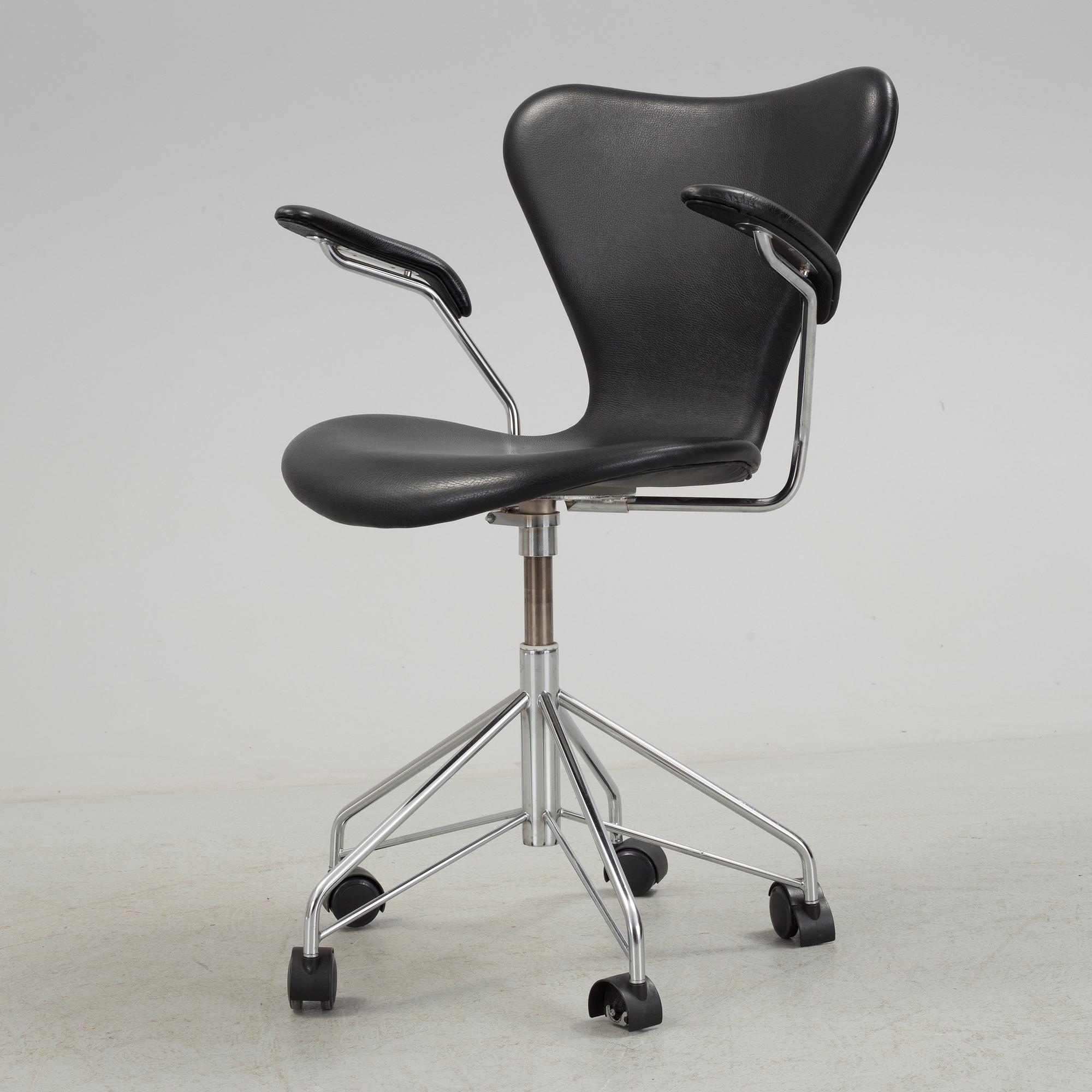 ARNE JACOBSEN, kontorsstol, "Sjuan", Fritz Hansen, 2000.