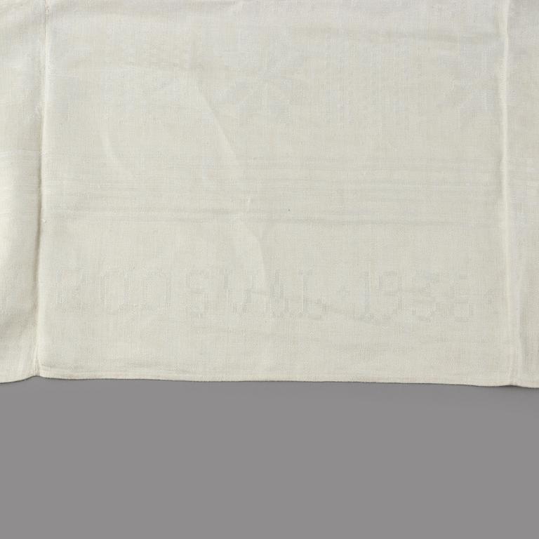 Augusta Skårman, duk, linnedamast, ca 244,5 x 155,5 cm, Gotland.