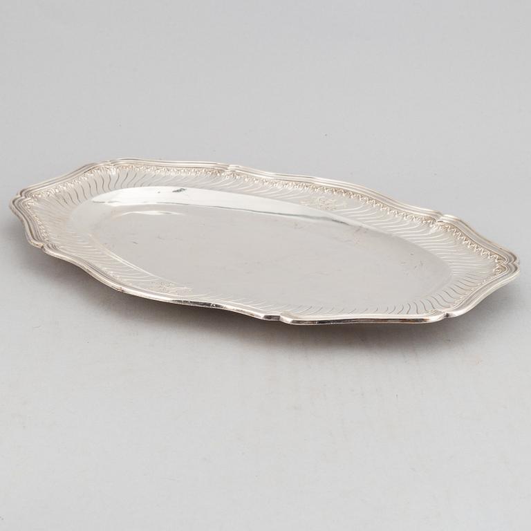 A pair of French Louis XV-style silver 950/1000 dishes. France second half of 19th century.