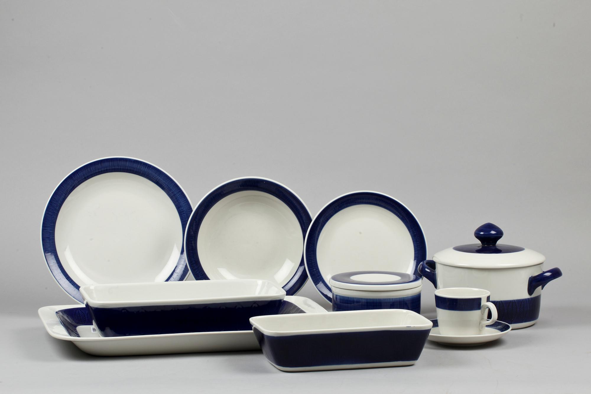 SERVISDELAR, 35 st, porslin, "Koka Blå", Hertha Bengtsson, Rörstrand.