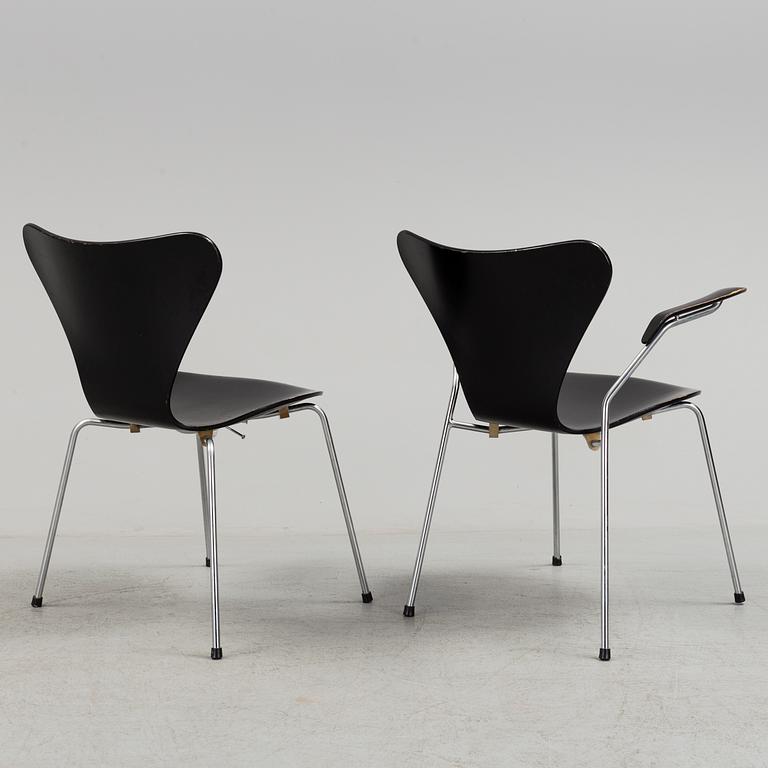 ARNE JACOBSEN, karmstol och stol, "Sjuan", Fritz Hansen, 1965-7.