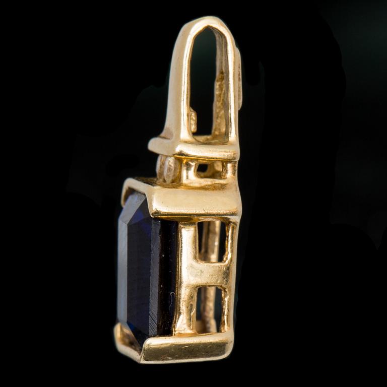 HÄNGE, 10 k guld med safir samt briljantslipade diamanter. Vikt ca 1 g.