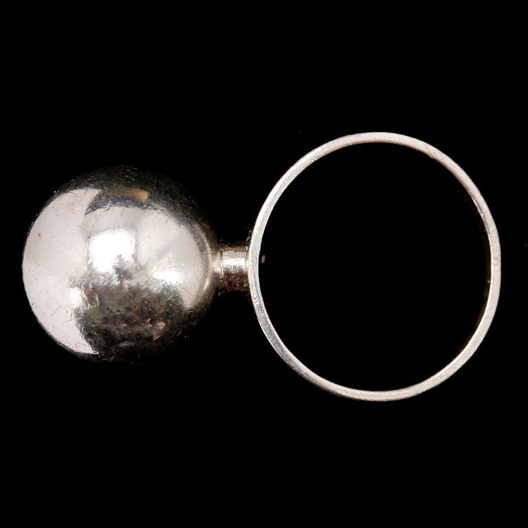 RINGAR, 2 st, silver, 1967 samt 1977.