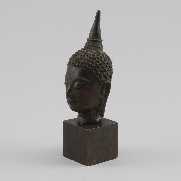 BUDDHAHUVUD, Thailand 1900-tal.