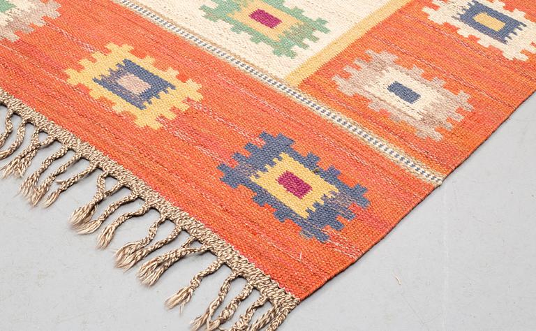 Märta Måås-Fjetterström, a carpet, "Röd grön äng", flat weave, ca 315 x 249-250,5 cm, signed AB MMF.